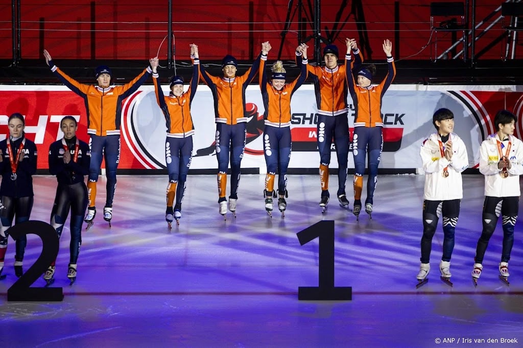Nederlandse shorttrackers winnen gemengde aflossing in Dordrecht