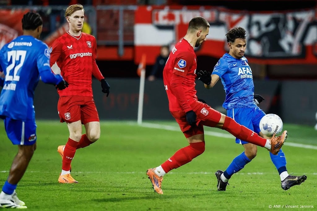 Invaller Rots schiet FC Twente naar zege op AZ 