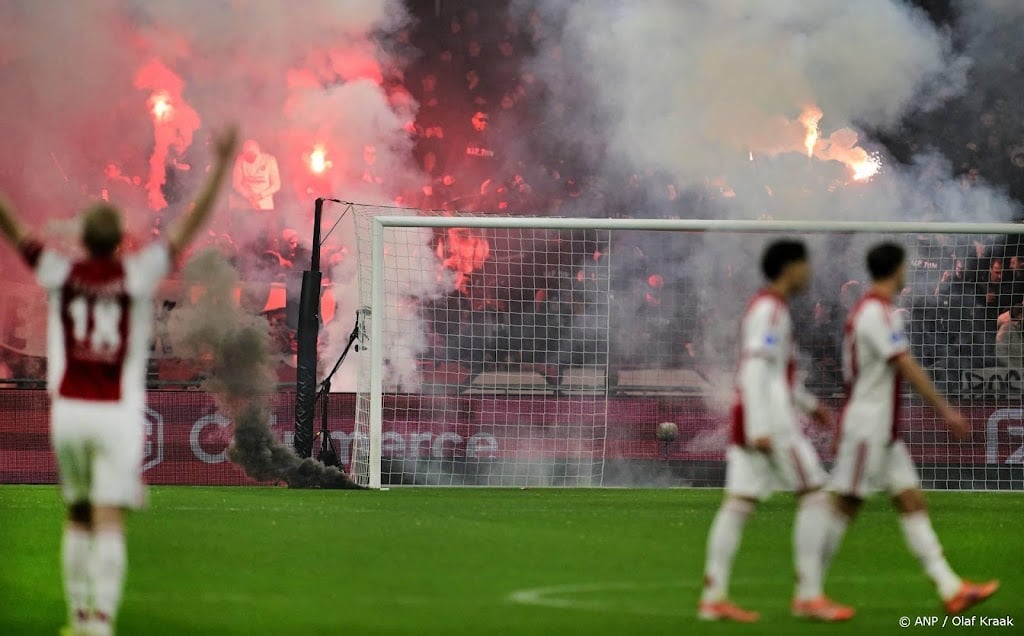 Duel Ajax - FC Groningen wordt dinsdag zonder fans uitgespeeld