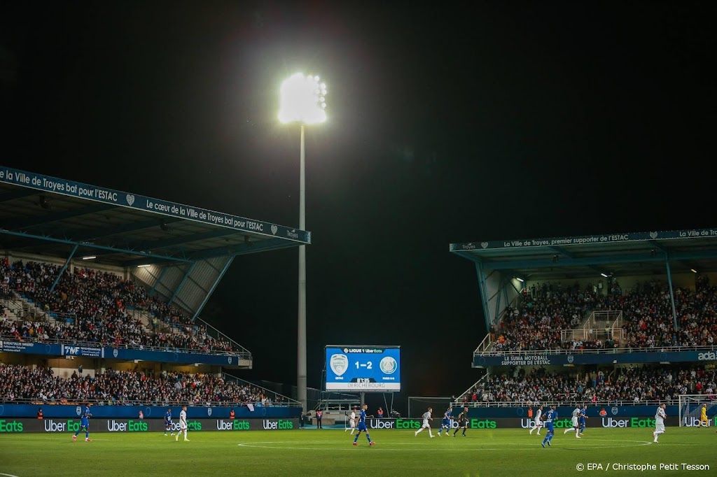 Franse voetbalclub Troyes stuurt trainer Battles weg