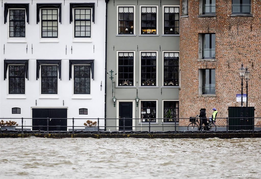 Waterpeil in Vecht en IJssel daalt licht, nieuwe piek op komst
