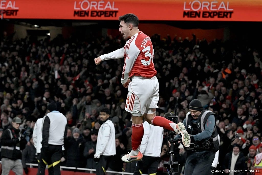 Koploper Arsenal wint topper tegen Aston Villa ruim: 4-1