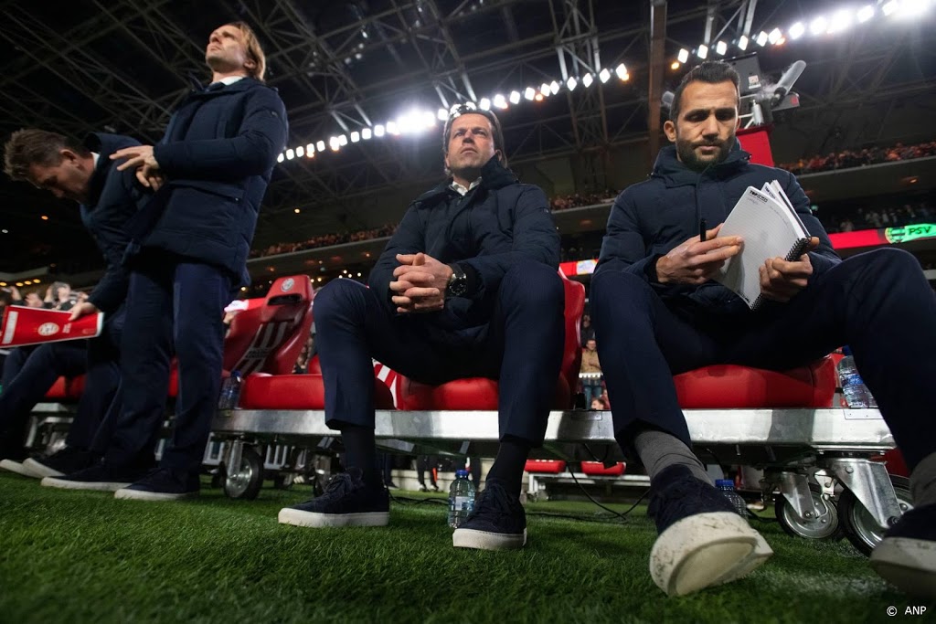 Trainer Faber probeert zich af te sluiten van onrust bij PSV