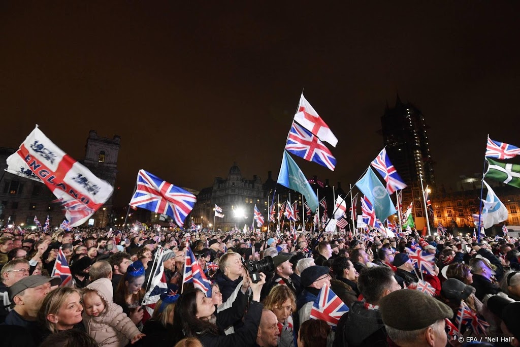 Britten vieren brexit bij parlement