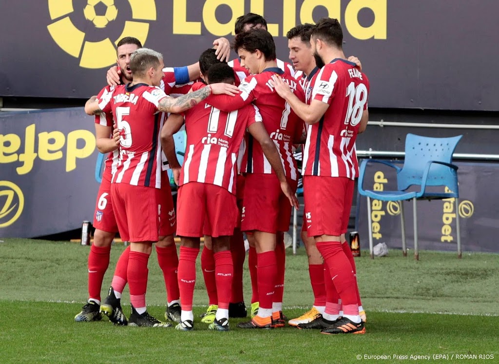 Atlético wint met opnieuw scorende Suárez