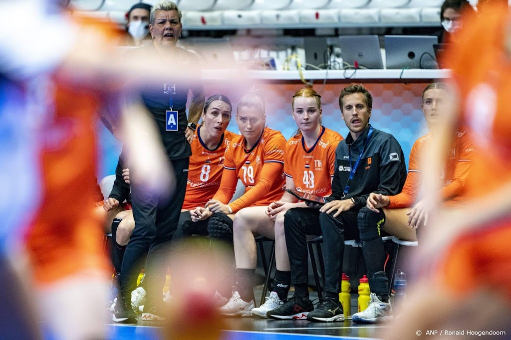 Handbalsters in kwalificatie met Clarijs als interim-coach 