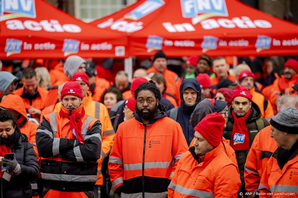 Ook vuilnismannen en straatvegers in Utrecht staken voor een week
