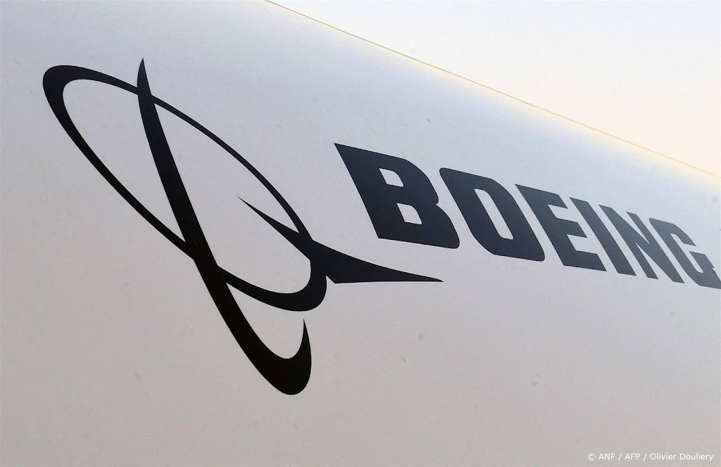 Geplaagd Boeing dringt kwartaalverlies fors terug