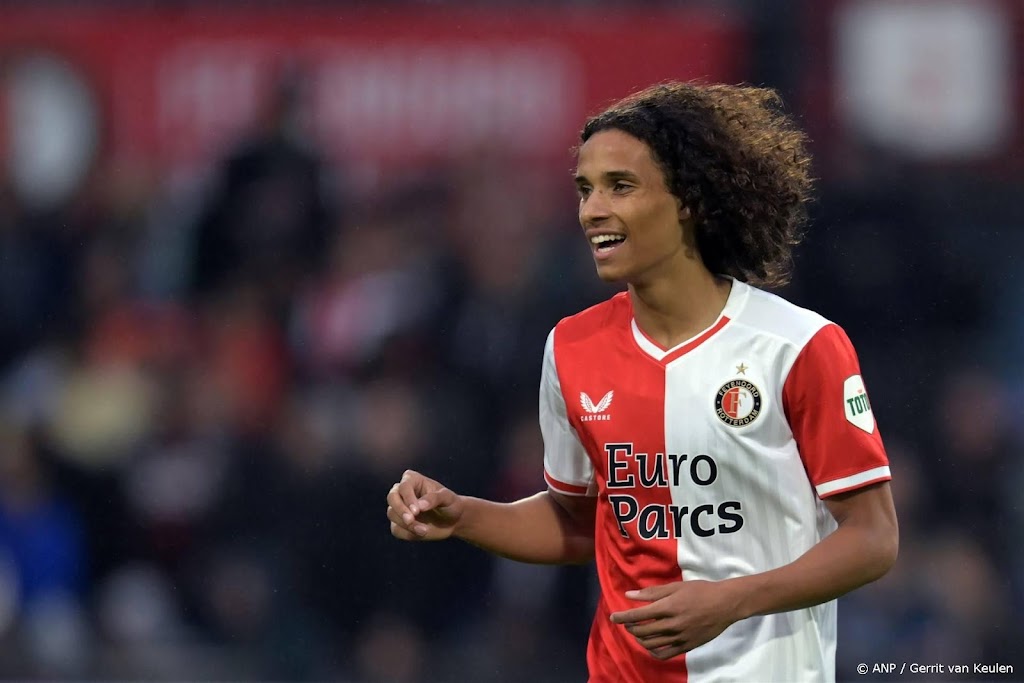 Feyenoord-talent Zechiël lange tijd aan de kant met knieblessure 