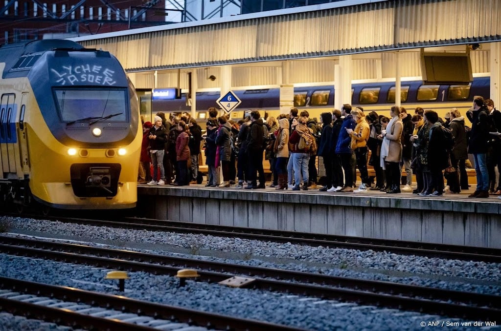 NS wijt vertraging aan snelheidsbeperkingen en personeelstekort