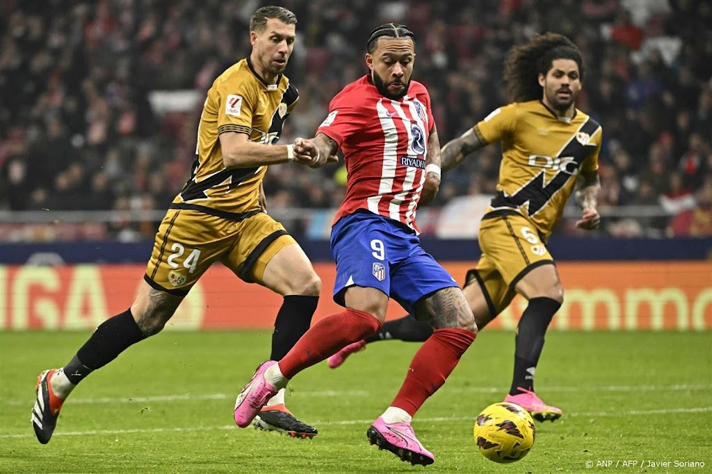 Depay schiet Atlético Madrid naar de winst op Rayo Vallecano