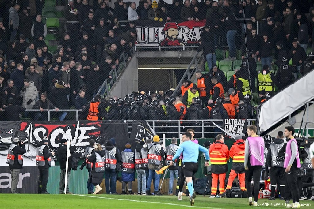 AZ boos na 'gewelddadig optreden' stewards bij duel in Hongarije