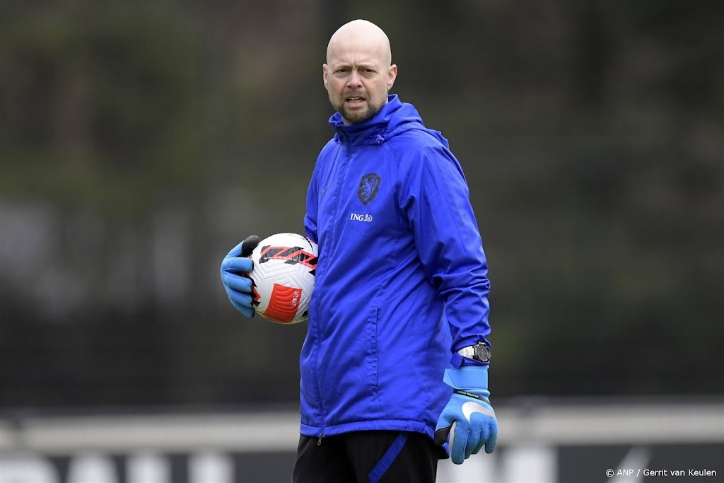 Keeperstrainer Schoenmakers na EK weg bij voetbalsters Oranje