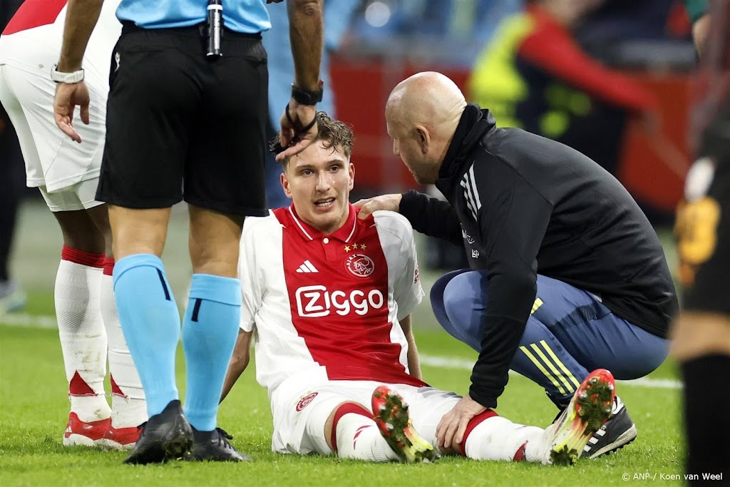 Ajax mist geblesseerde Godts tegen Feyenoord 
