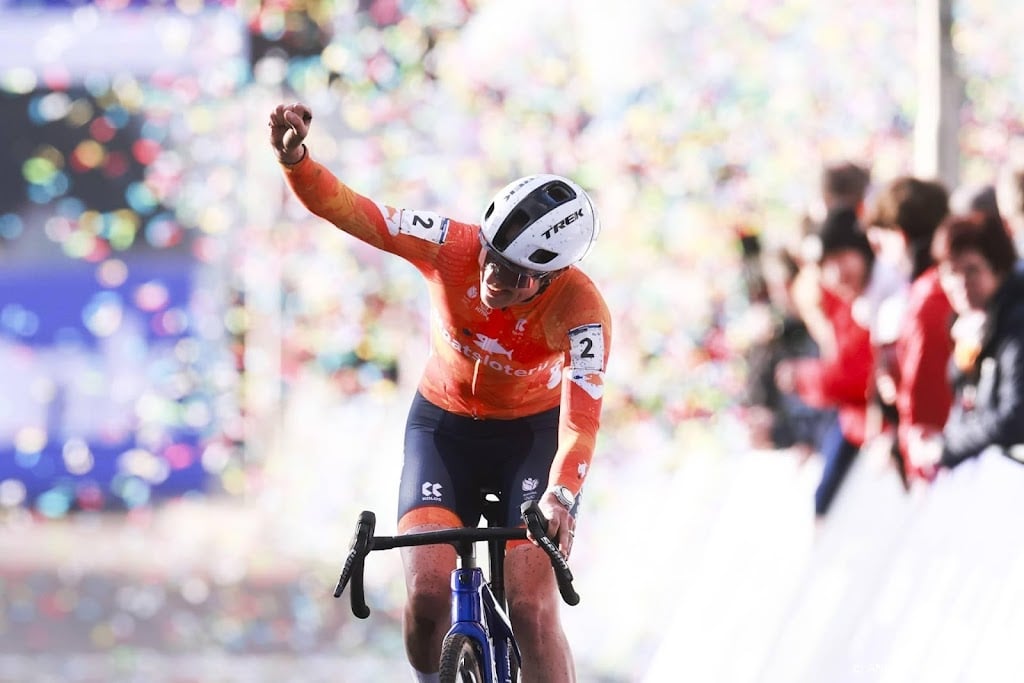 Veldrijdster Brand bekroont topseizoen met wereldtitel in Hulst