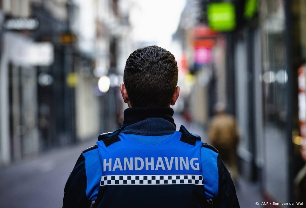 Langzaamaan iets meer mensen op straat tijdens avondklokuren 