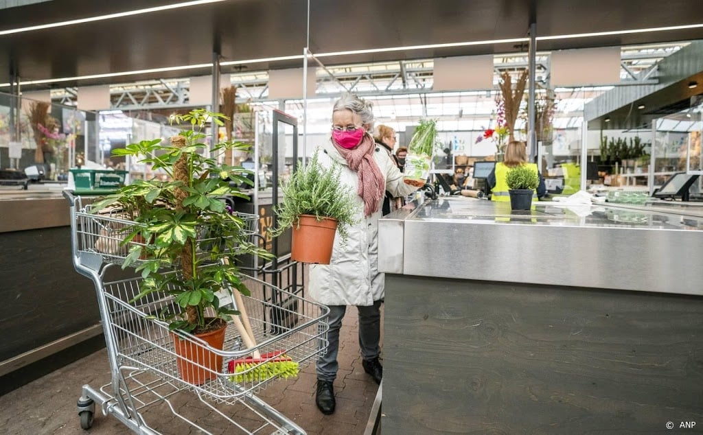 Hornbach bijna vol met Pasen, Intratuin verruimt openingstijden