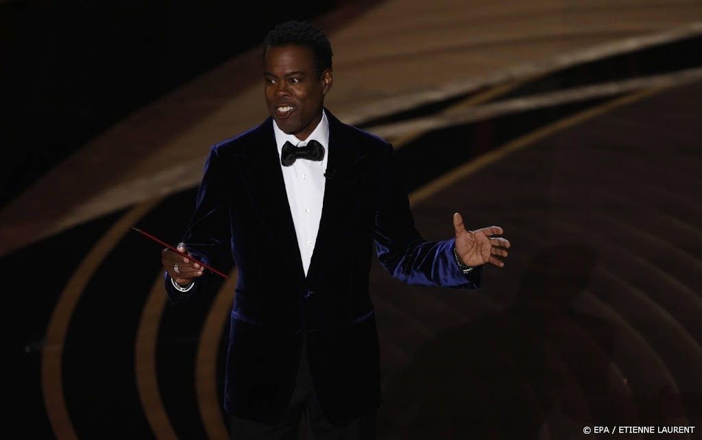 Chris Rock krijgt staande ovatie bij eerste optreden sinds Oscars