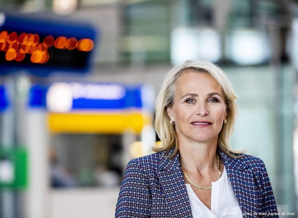 FNV Spoor: niet wenselijk dat NS-topvrouw Rintel zo snel vertrekt