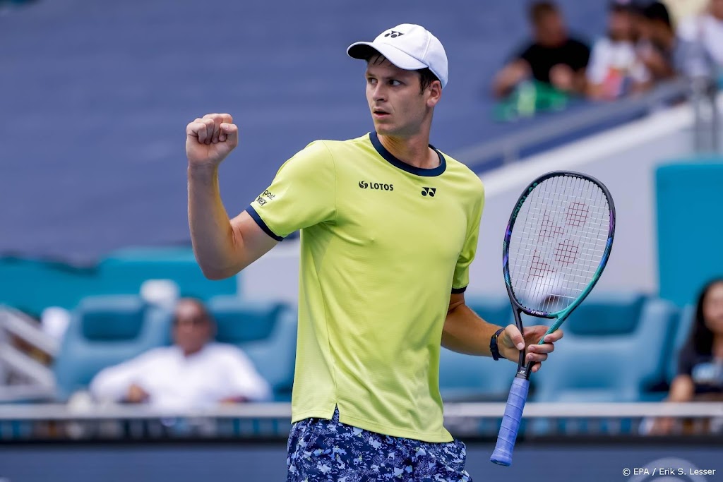 Tennisser Hurkacz houdt Medvedev uit halve finales in Miami