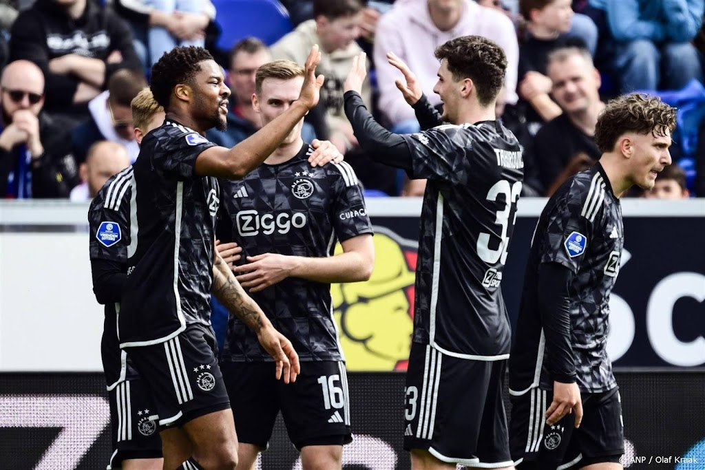 Ajax wint van PEC Zwolle en staat weer vijfde in Eredivisie