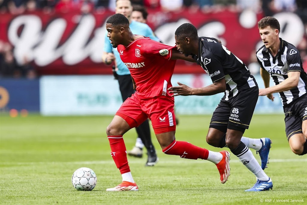 FC Twente houdt ruime marge op AZ door zege op Heracles