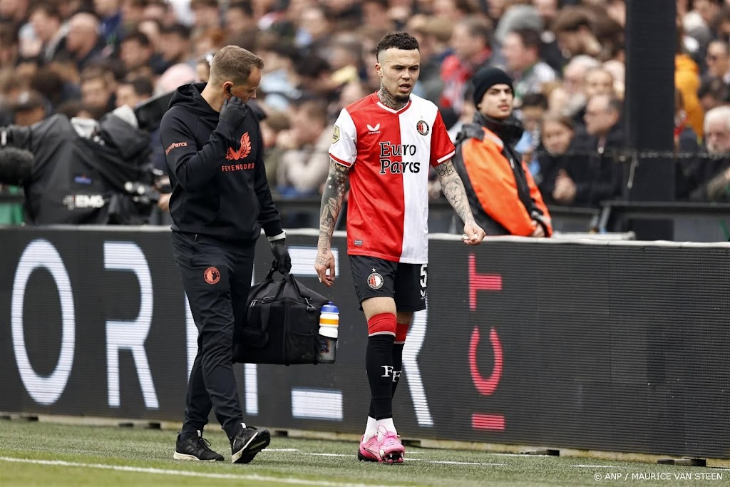 Feyenoord-trainer Slot vreest voor blessure Hartman