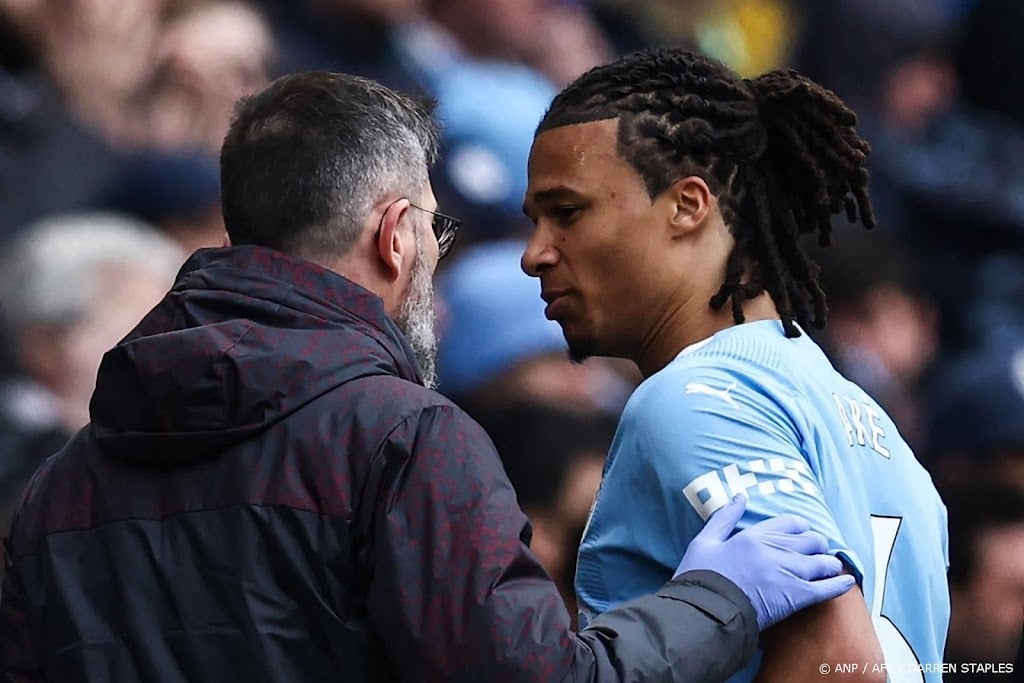 International Aké valt uit in duel van Manchester City met Arsenal