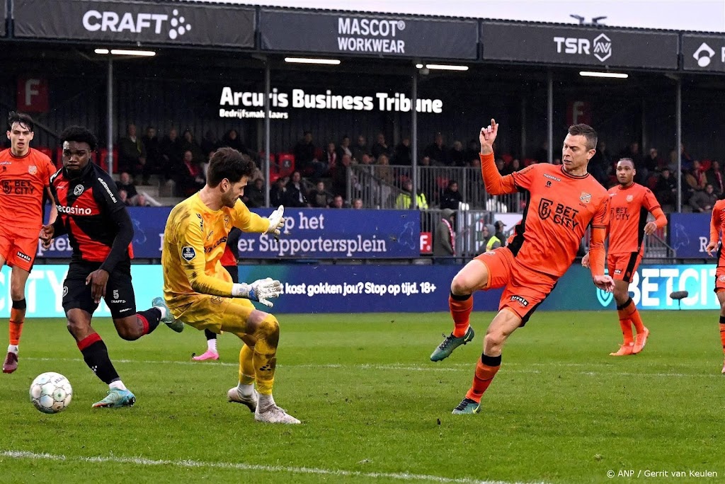 Volendam pakt dankzij Mühren in blessuretijd punt bij Almere