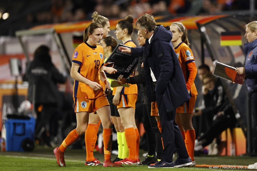 Bondscoach Jonker gaat met voetbalsters voor Europese titel 