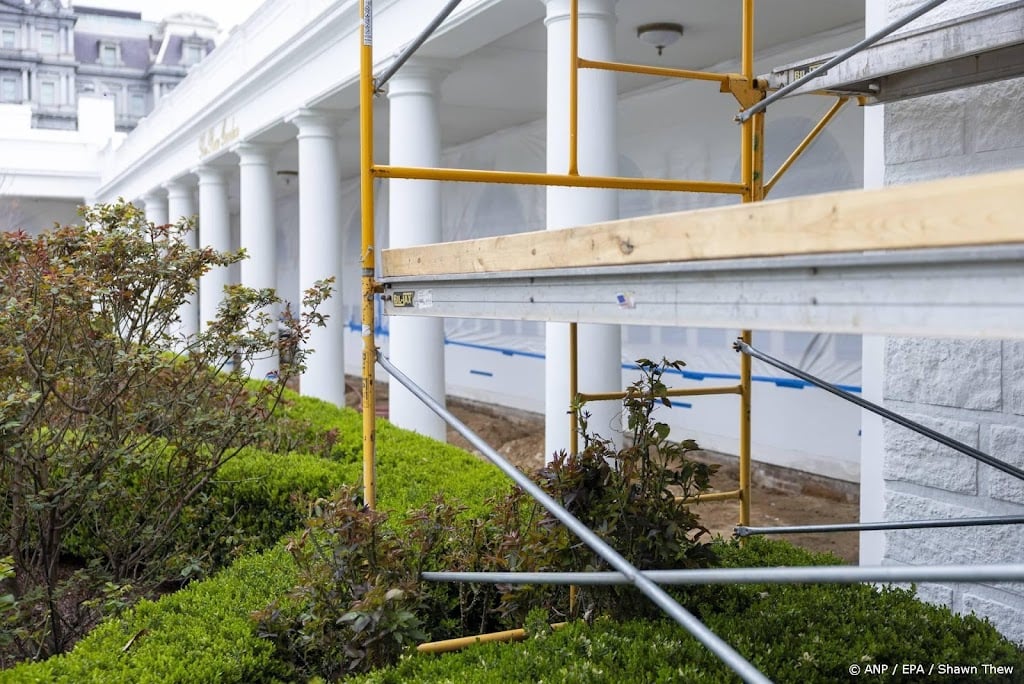 Rechter VS legt bouw balzaal Witte Huis tijdelijk stil