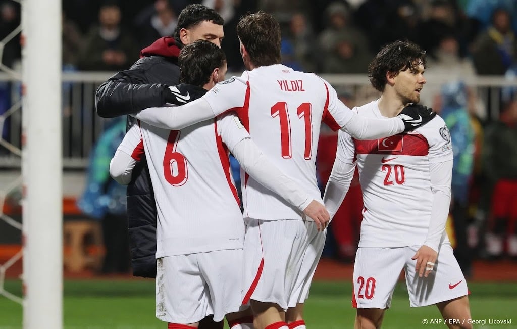 Turkije na 24 jaar weer naar WK voetbal na zege op Kosovo