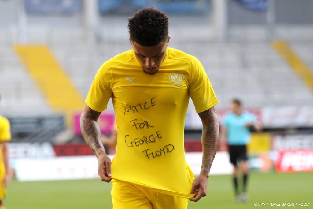 Voetballers uit Bundesliga staan stil bij dood Floyd