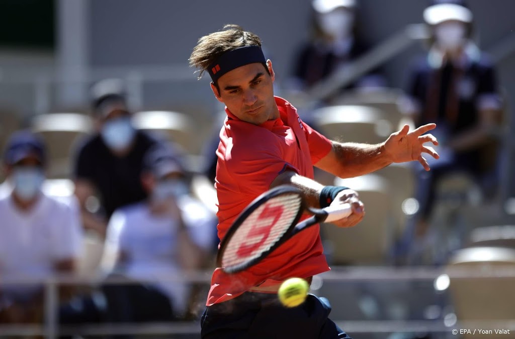 Federer maakt indruk bij weerzien met Roland Garros