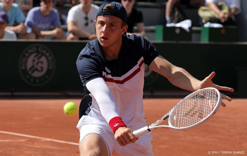 Griekspoor verliest op Roland Garros in vijf sets van Hurkacz 