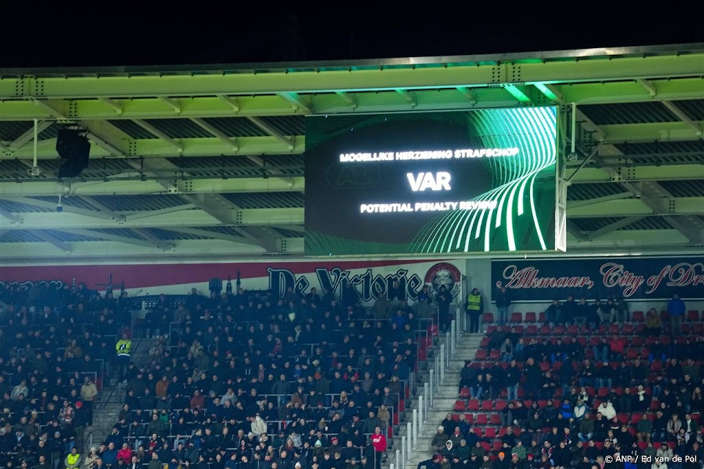 Nederlands bedrijf sleept UEFA voor rechter om technologie VAR