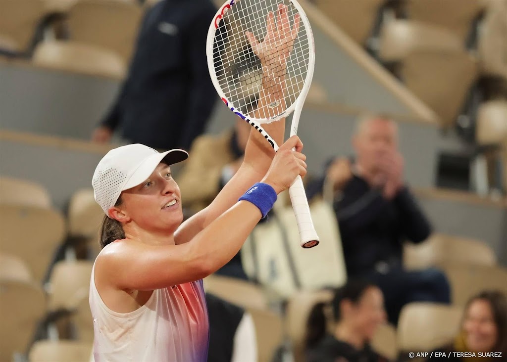 Swiatek, Vondrousova en Jabeur naar vierde ronde Roland Garros