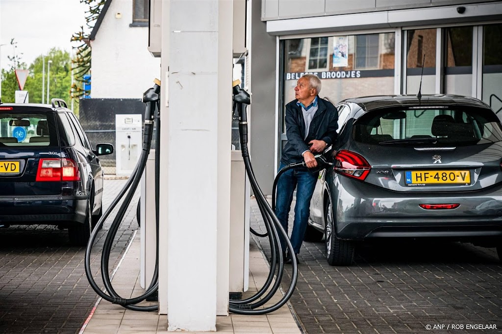 Olieprijzen gedaald in mei, ook merkbaar aan de pomp