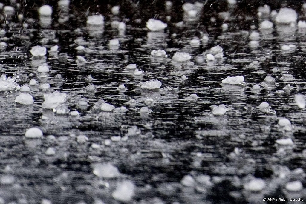 Buienradar meldt hagelstenen zo groot als knikkers in Limburg
