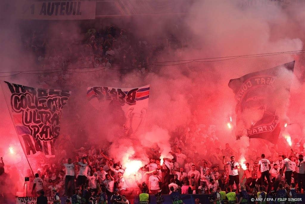 Voetbalfans bestormen ringweg van Parijs tijdens CL-finale