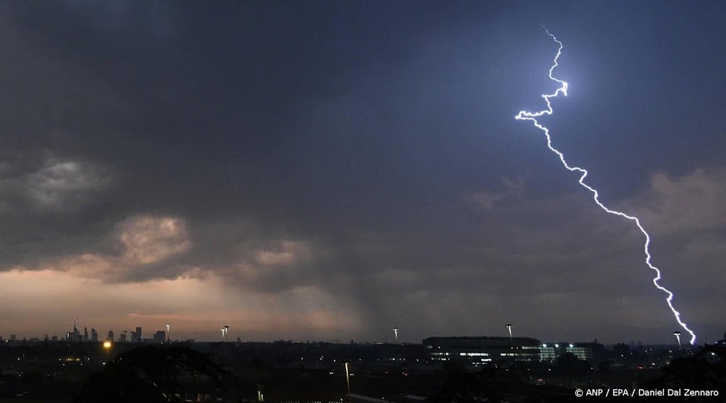Code geel in Limburg en Noord-Brabant om onweersbuien