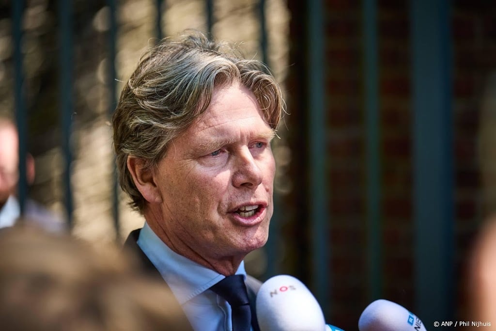 Vakbonden en werkgevers zoeken buiten kabinet om naar oplossingen