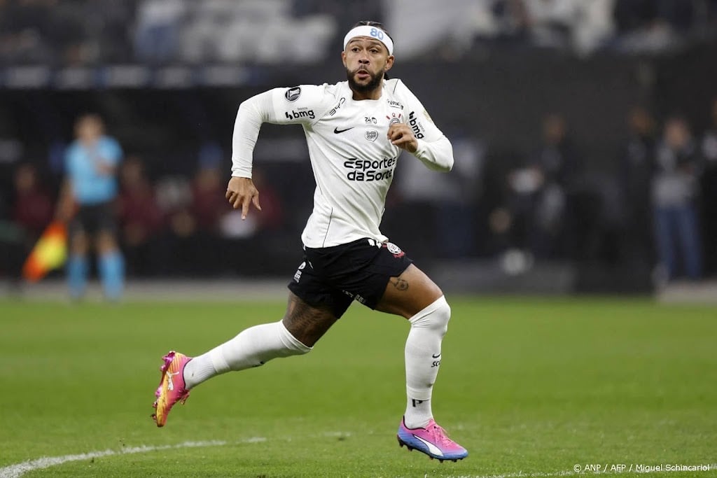 Herstelde Depay traint volledig mee met het Nederlands elftal 
