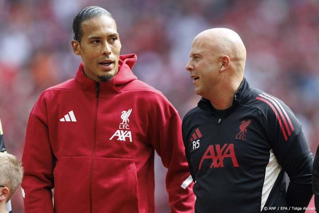 Aanvoerder Van Dijk bedankt ontslagen Liverpool-trainer Slot