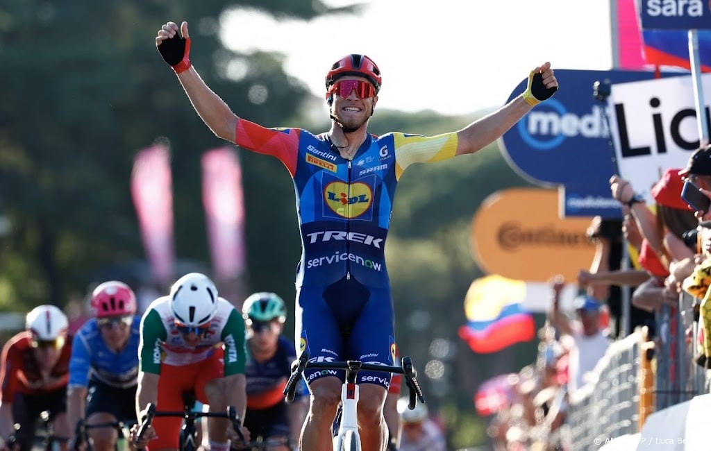 Sprinter Milan wint slotrit Ronde van Italië, eindzege Vingegaard
