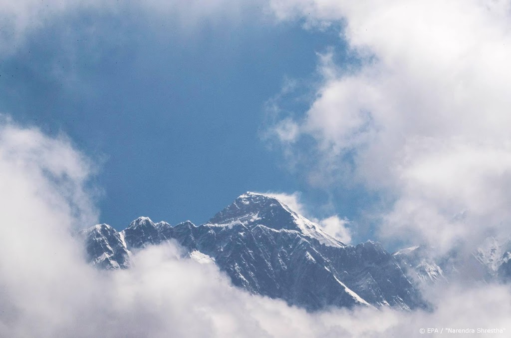 Nepal doet de bergen weer open, inclusief Mount Everest