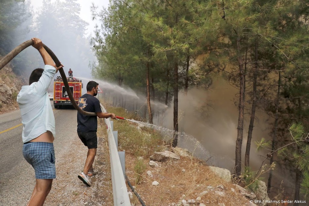 Turkije strijdt nog tegen branden in populaire vakantiegebieden