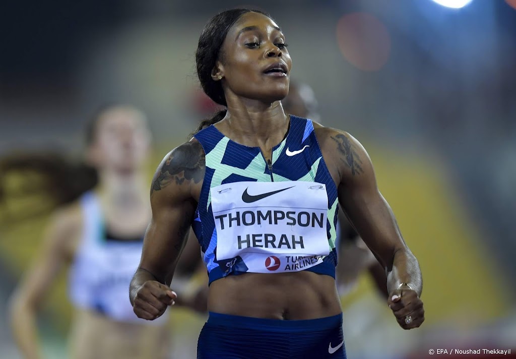 Atlete Thompson prolongeert olympische titel op 100 meter