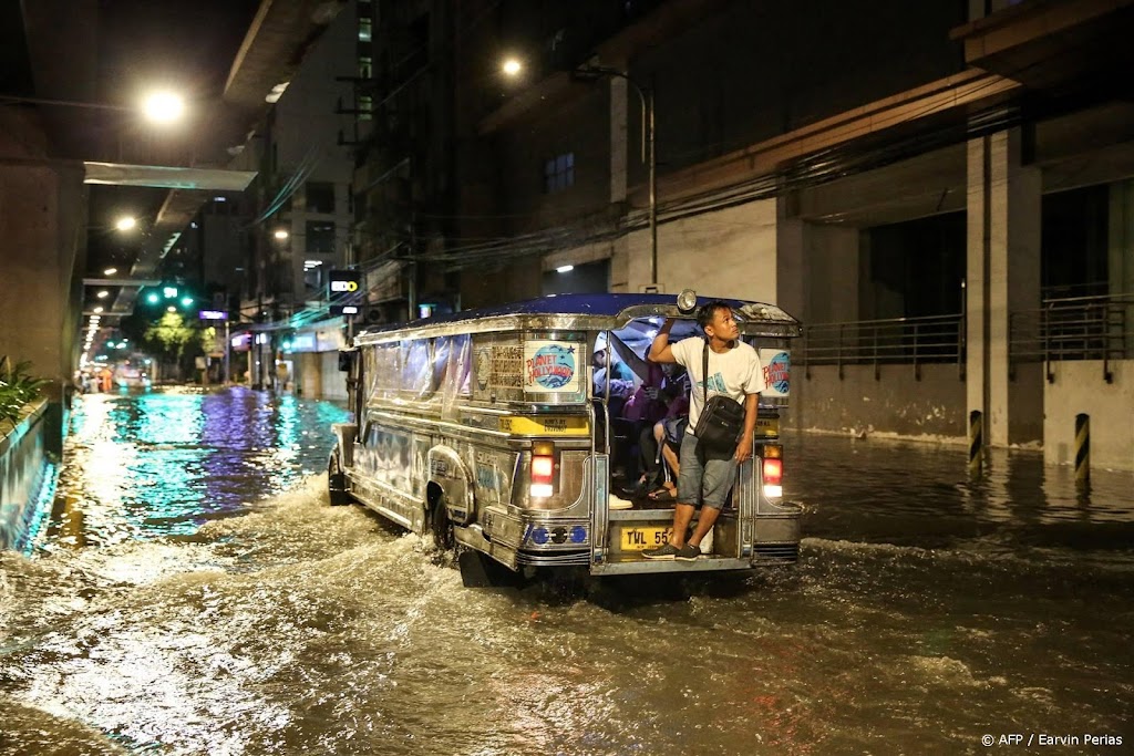 Storm wordt tyfoon en zet delen van de Filipijnen onder water