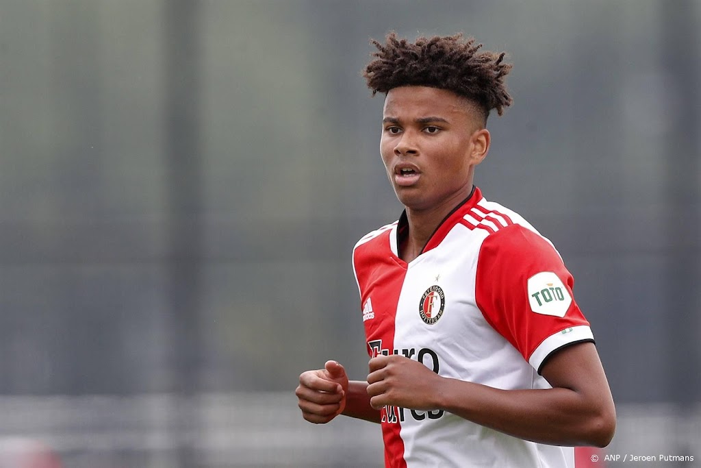 Sc Heerenveen neemt verdediger Hall over van Feyenoord